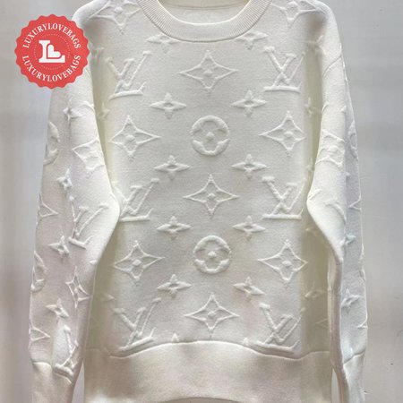 Embossed Pattern Round Neck Long Sleeves