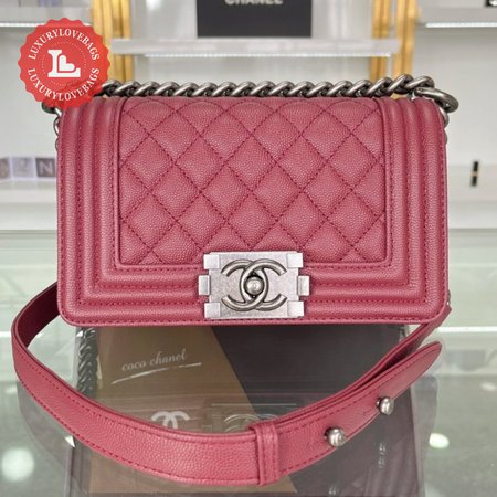 Chanel Boy Flap Quilted Diamond New Medium Red