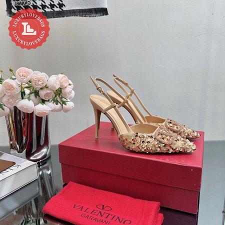 Valentino Garavani Vlogo Signature Pumps