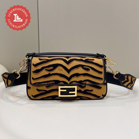 Fendi Baguette 8818