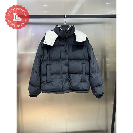 Moncler Autumn And Winter Hooded Down Jacket